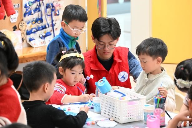 西工大学子志愿服务“一老一小”润童心暖桑榆 西工大学子志愿服务“一老一小”润童心暖桑榆